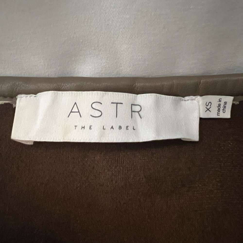 ASTR the Label Stacy Cropped Jacket | XS - Picture 9 of 9